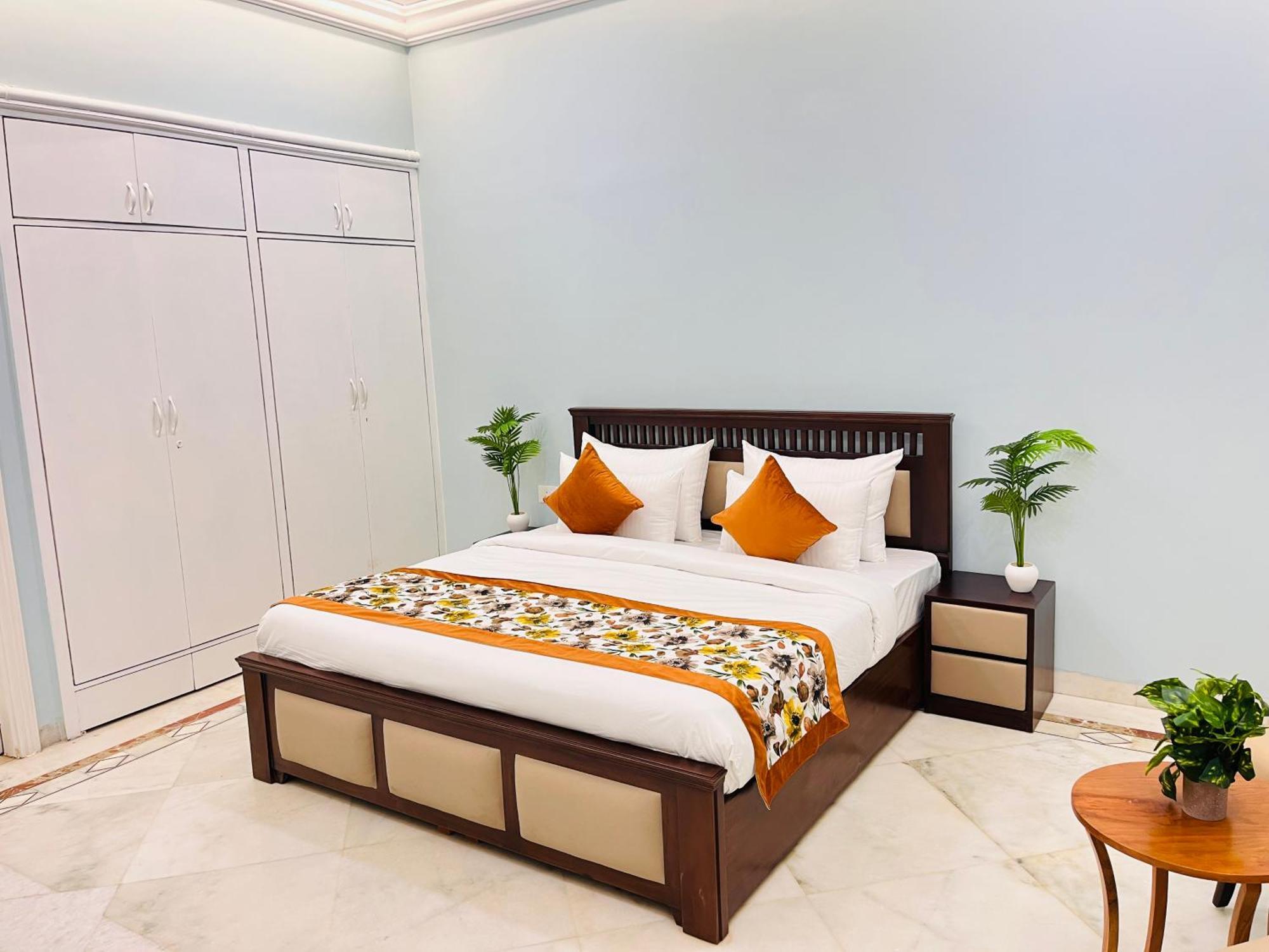 Gulmohar Residency, Hauz Khas New Delhi, Couple Friendly Hotel 3*